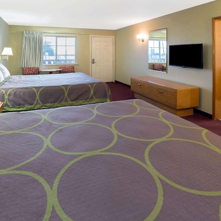 Super 8 By Wyndham Crescent City Bagian luar foto