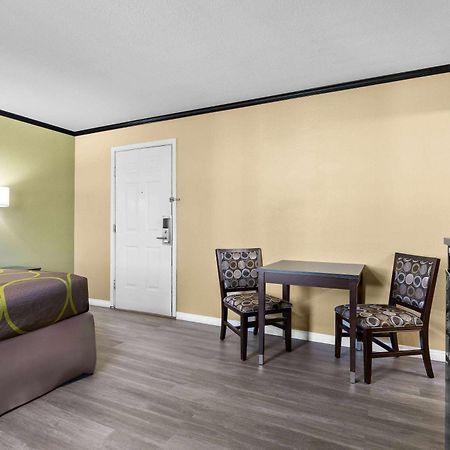 Super 8 By Wyndham Crescent City Bagian luar foto