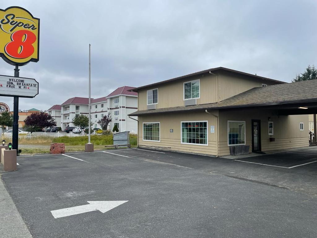 Super 8 By Wyndham Crescent City Bagian luar foto