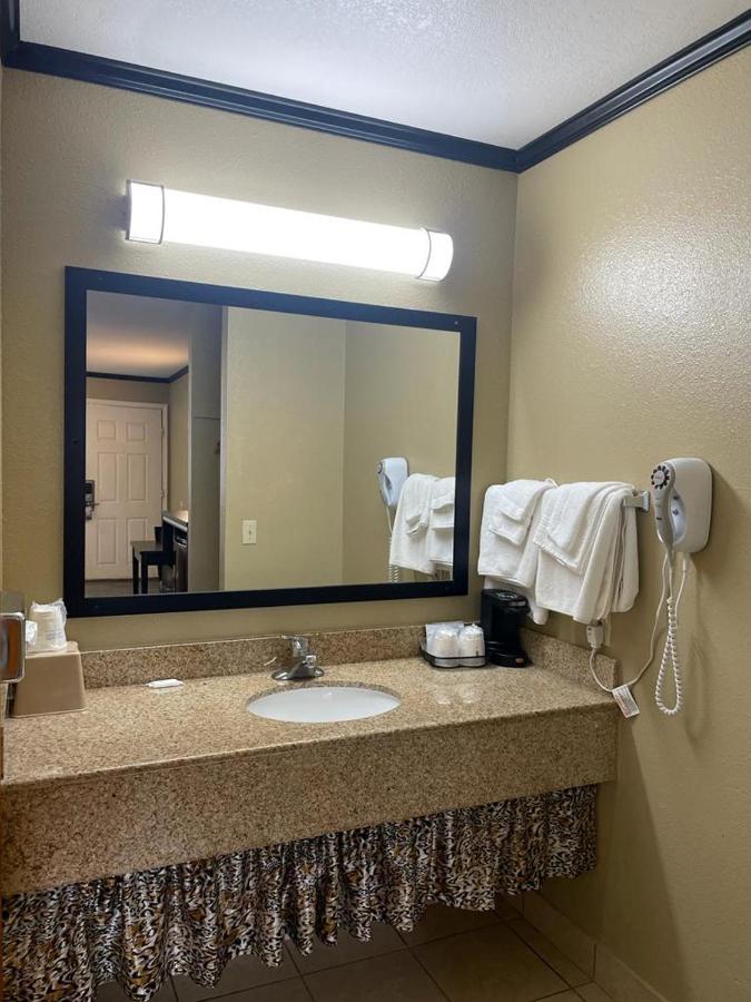 Super 8 By Wyndham Crescent City Bagian luar foto