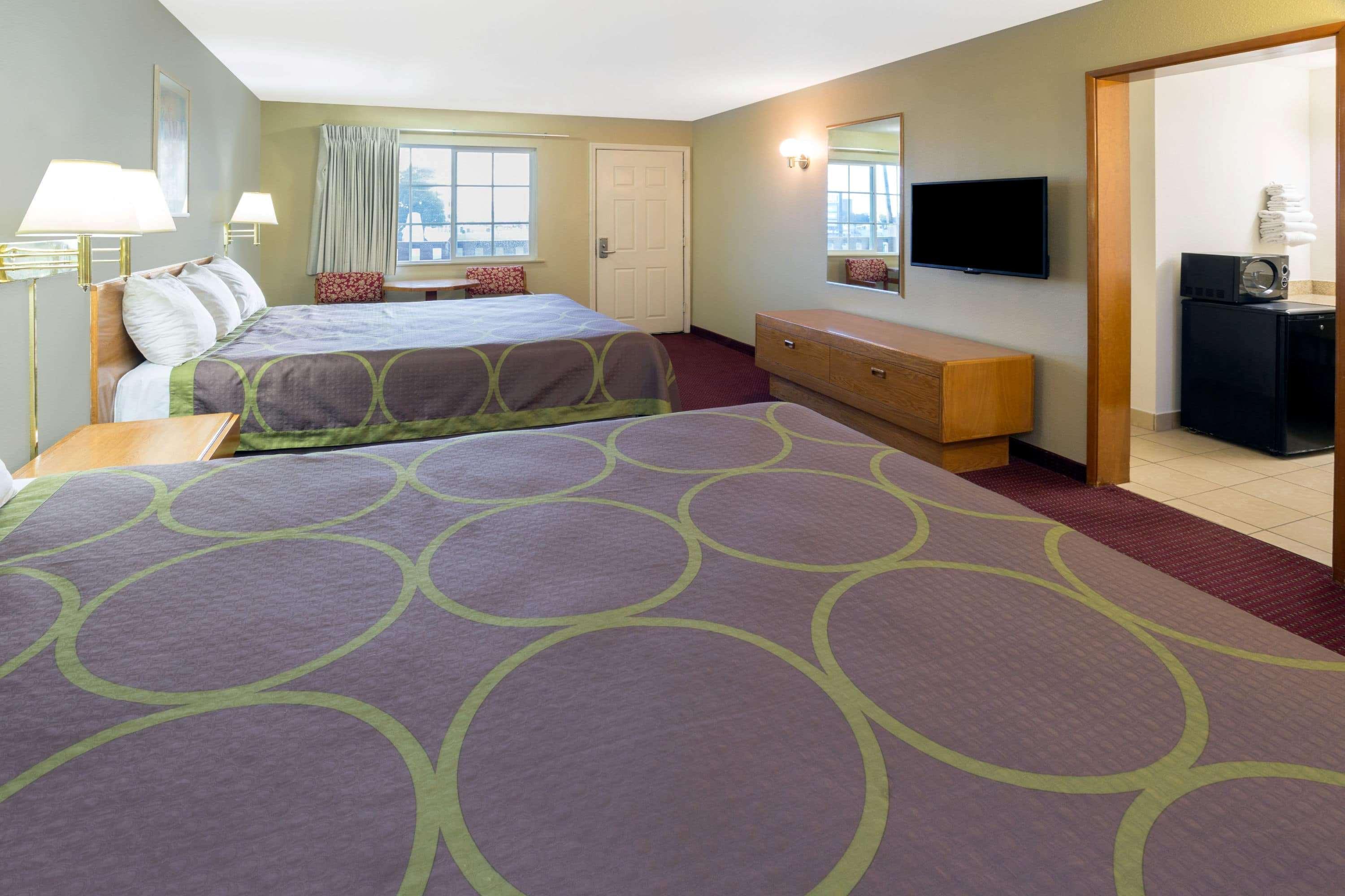 Super 8 By Wyndham Crescent City Bagian luar foto