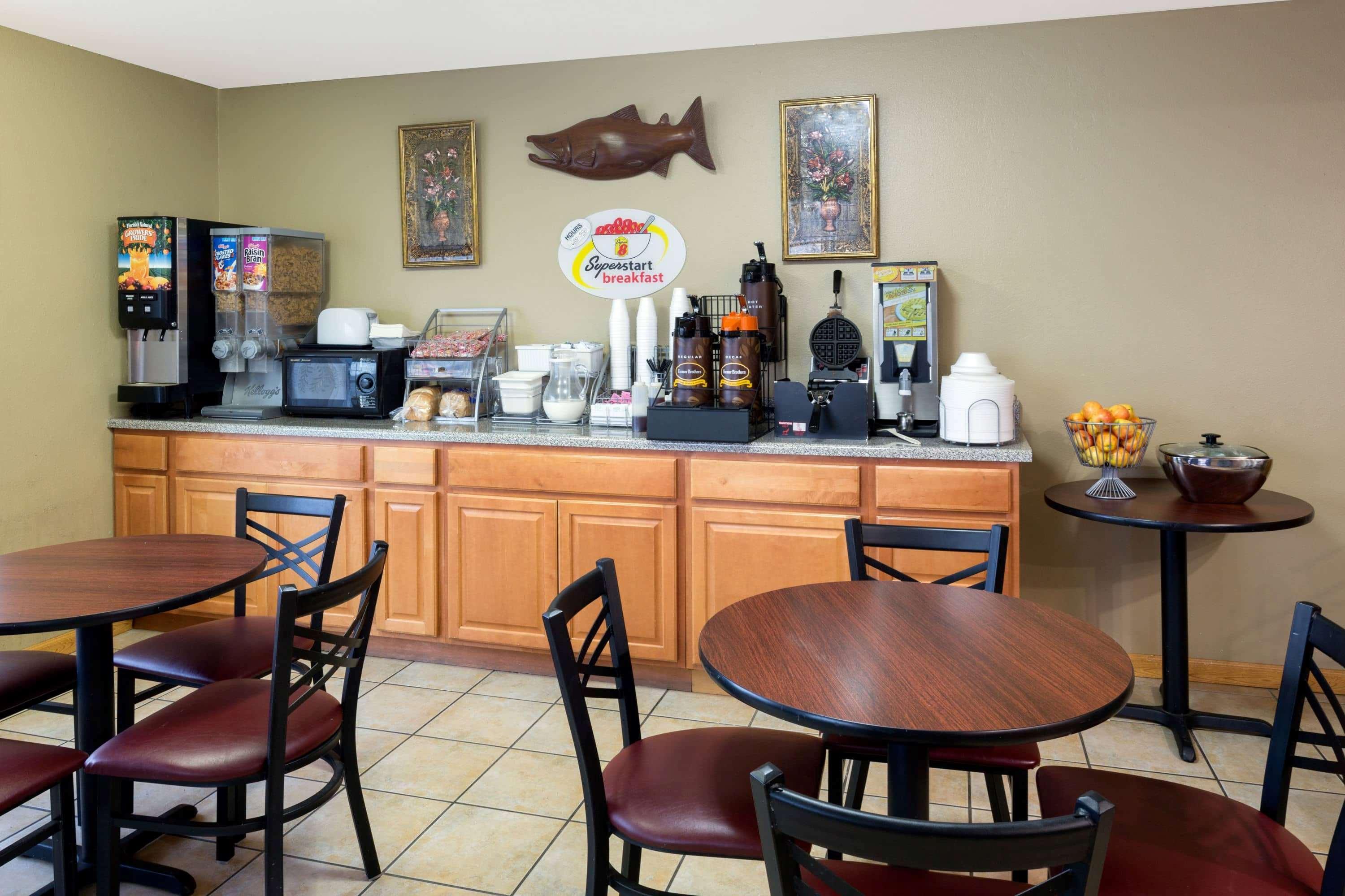 Super 8 By Wyndham Crescent City Bagian luar foto