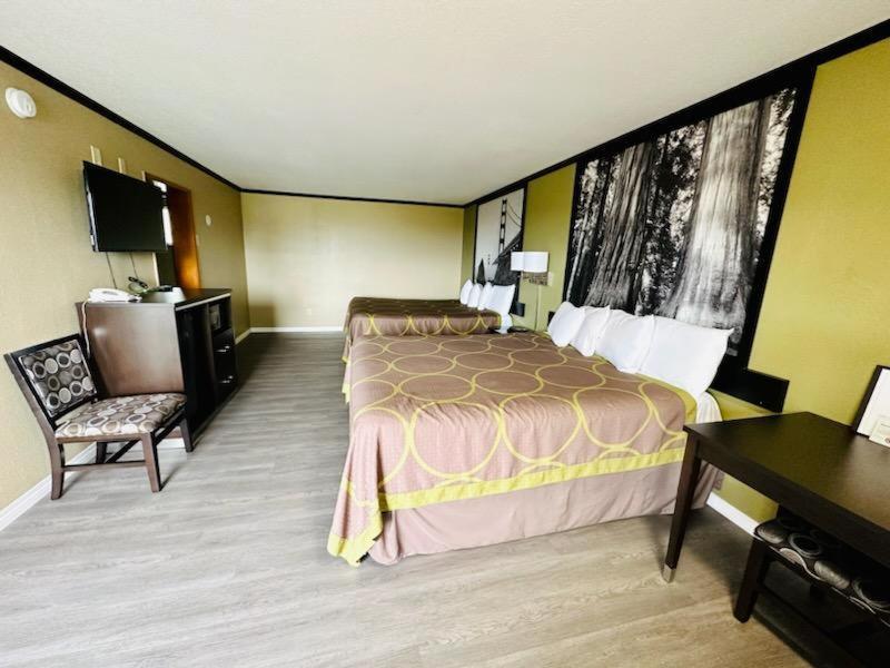 Super 8 By Wyndham Crescent City Bagian luar foto