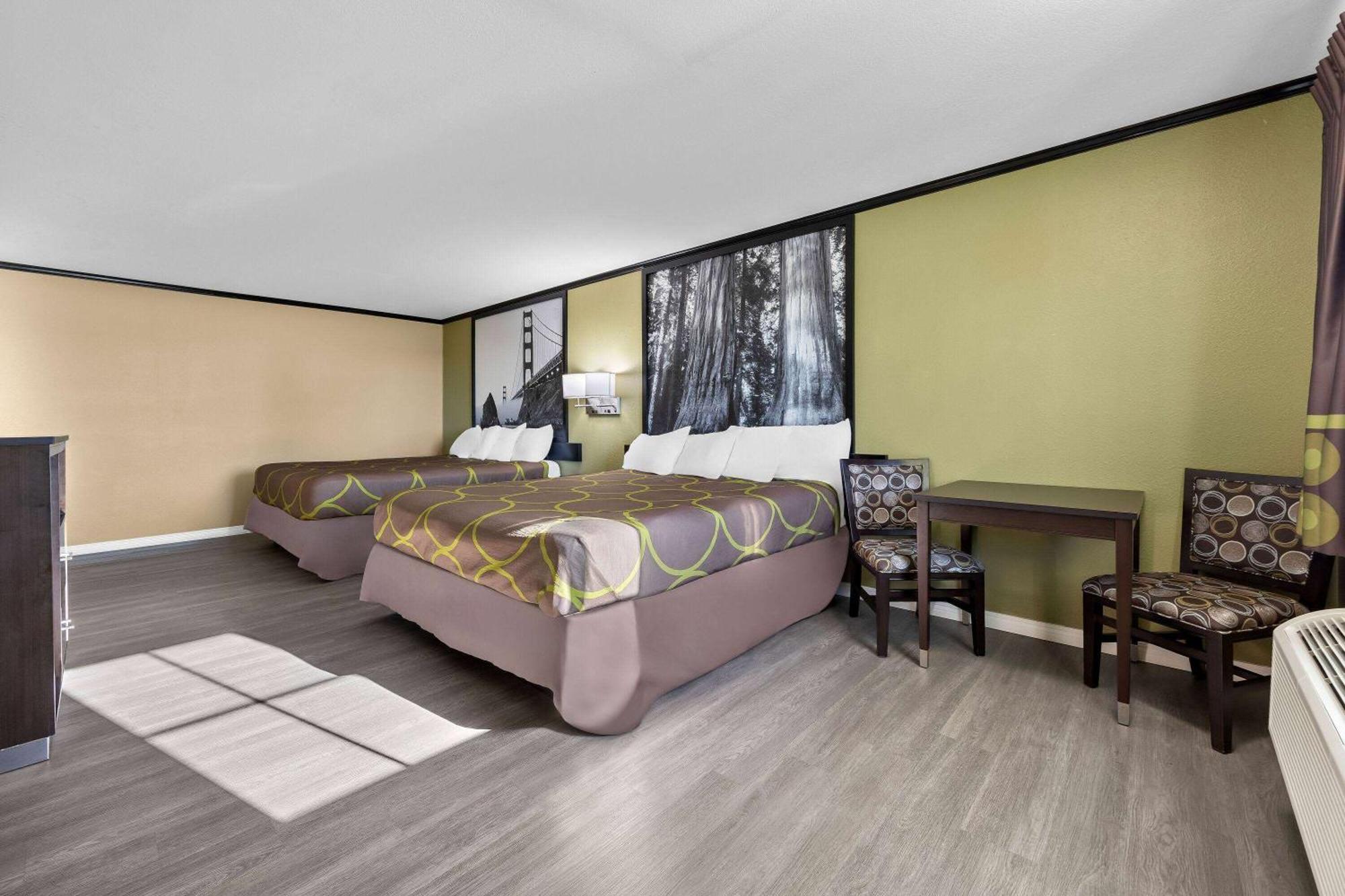 Super 8 By Wyndham Crescent City Bagian luar foto
