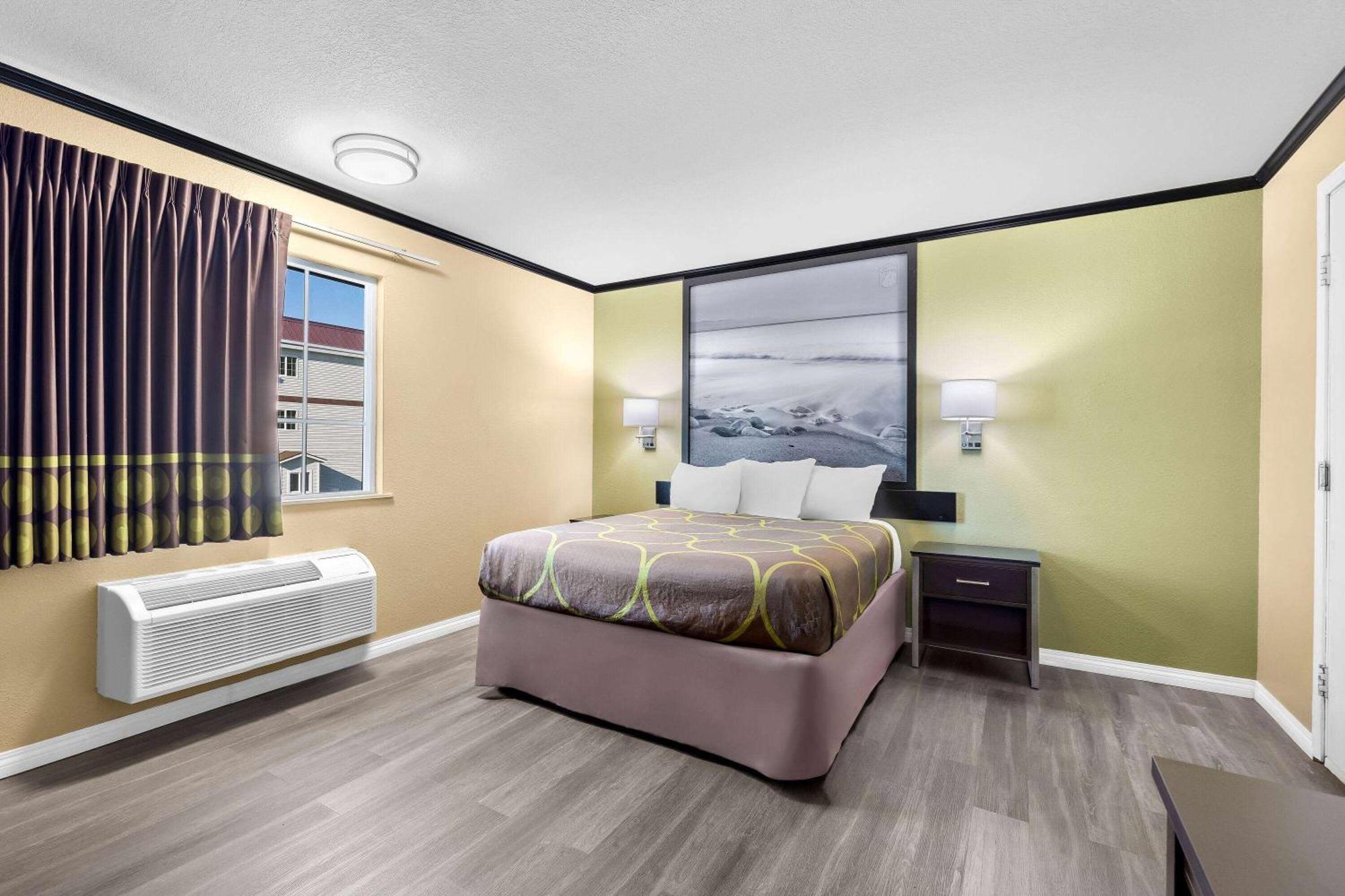 Super 8 By Wyndham Crescent City Bagian luar foto