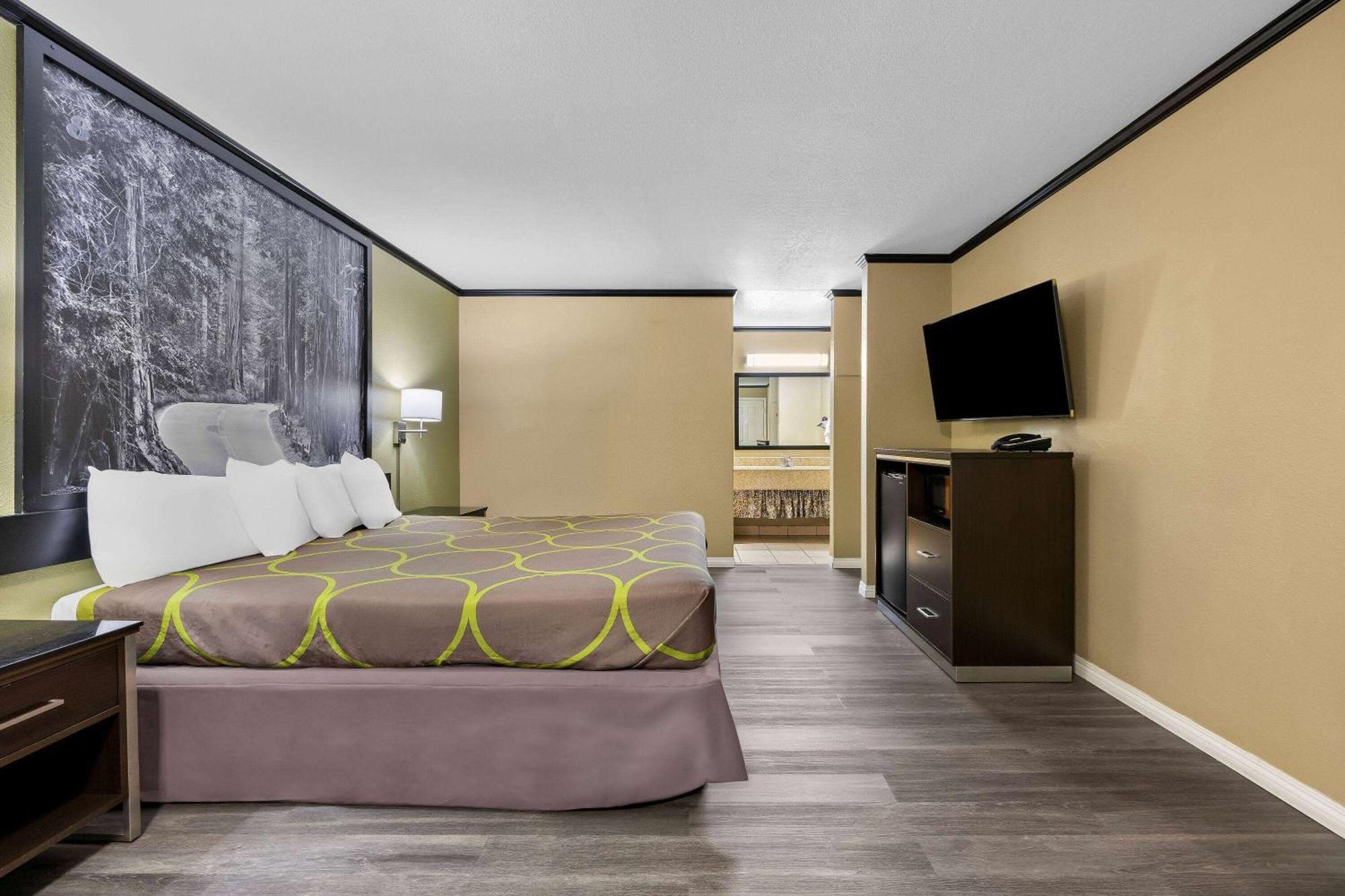 Super 8 By Wyndham Crescent City Bagian luar foto