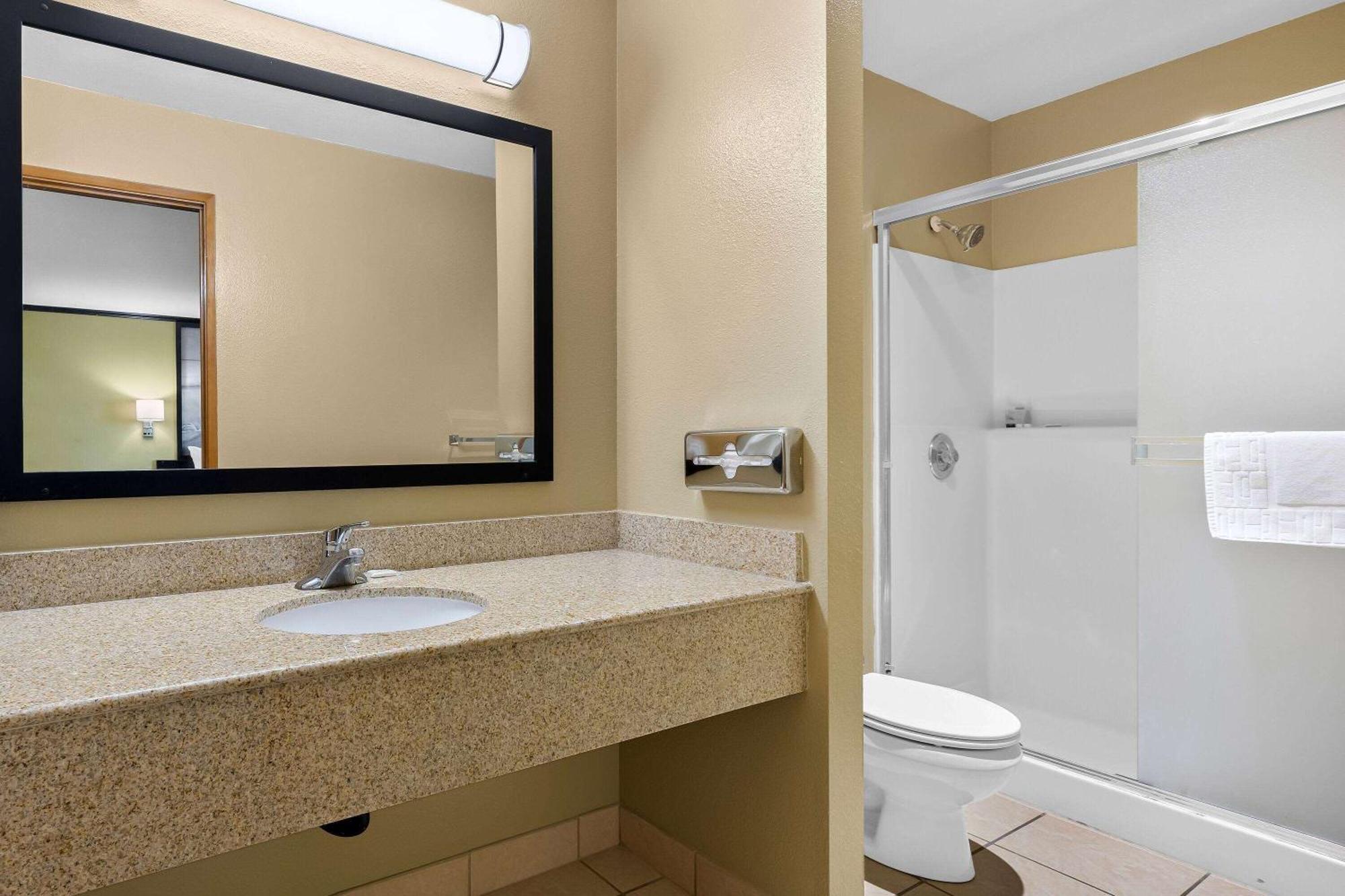Super 8 By Wyndham Crescent City Bagian luar foto