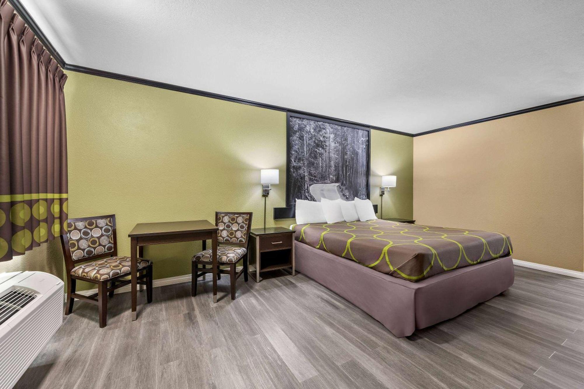 Super 8 By Wyndham Crescent City Bagian luar foto