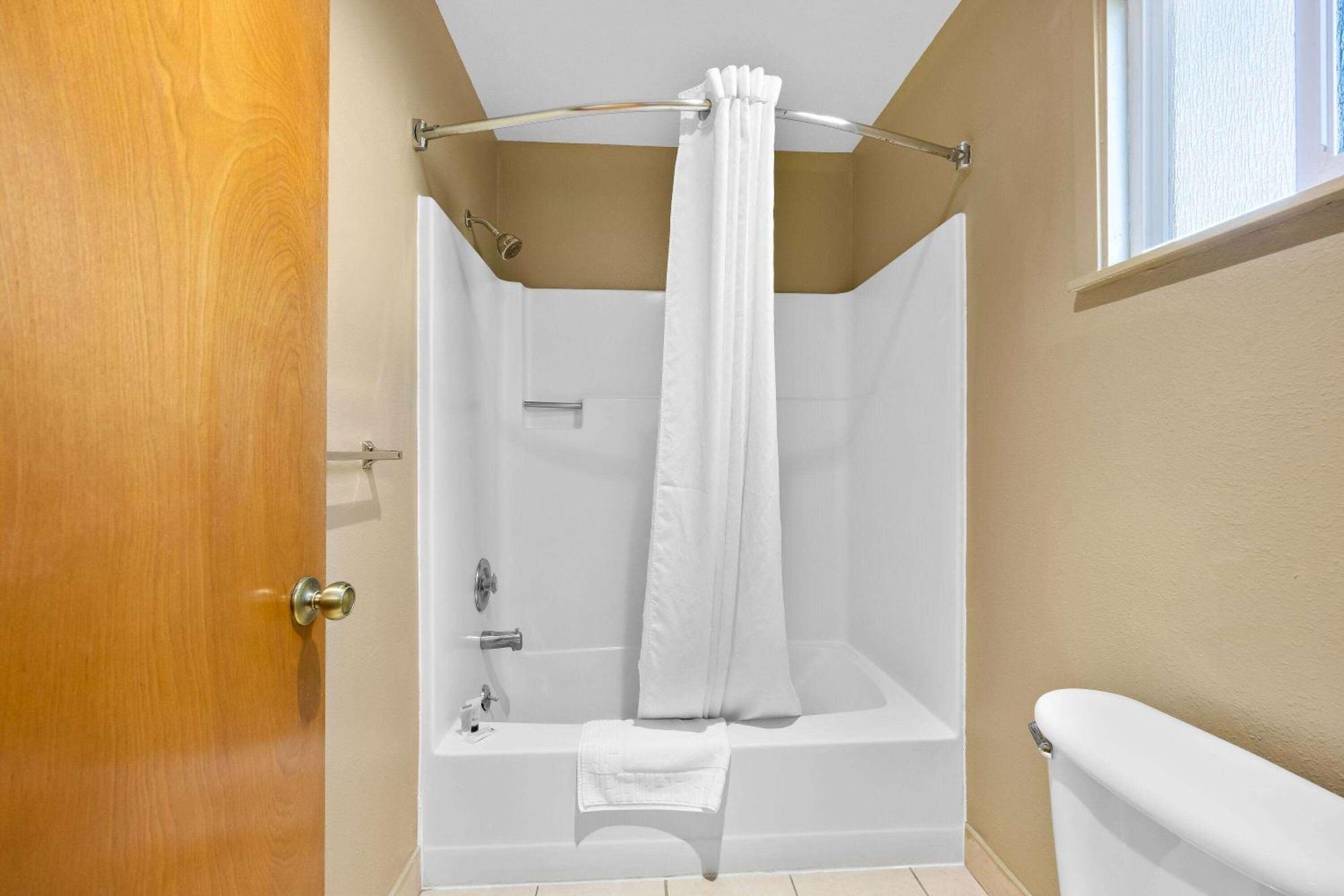 Super 8 By Wyndham Crescent City Bagian luar foto