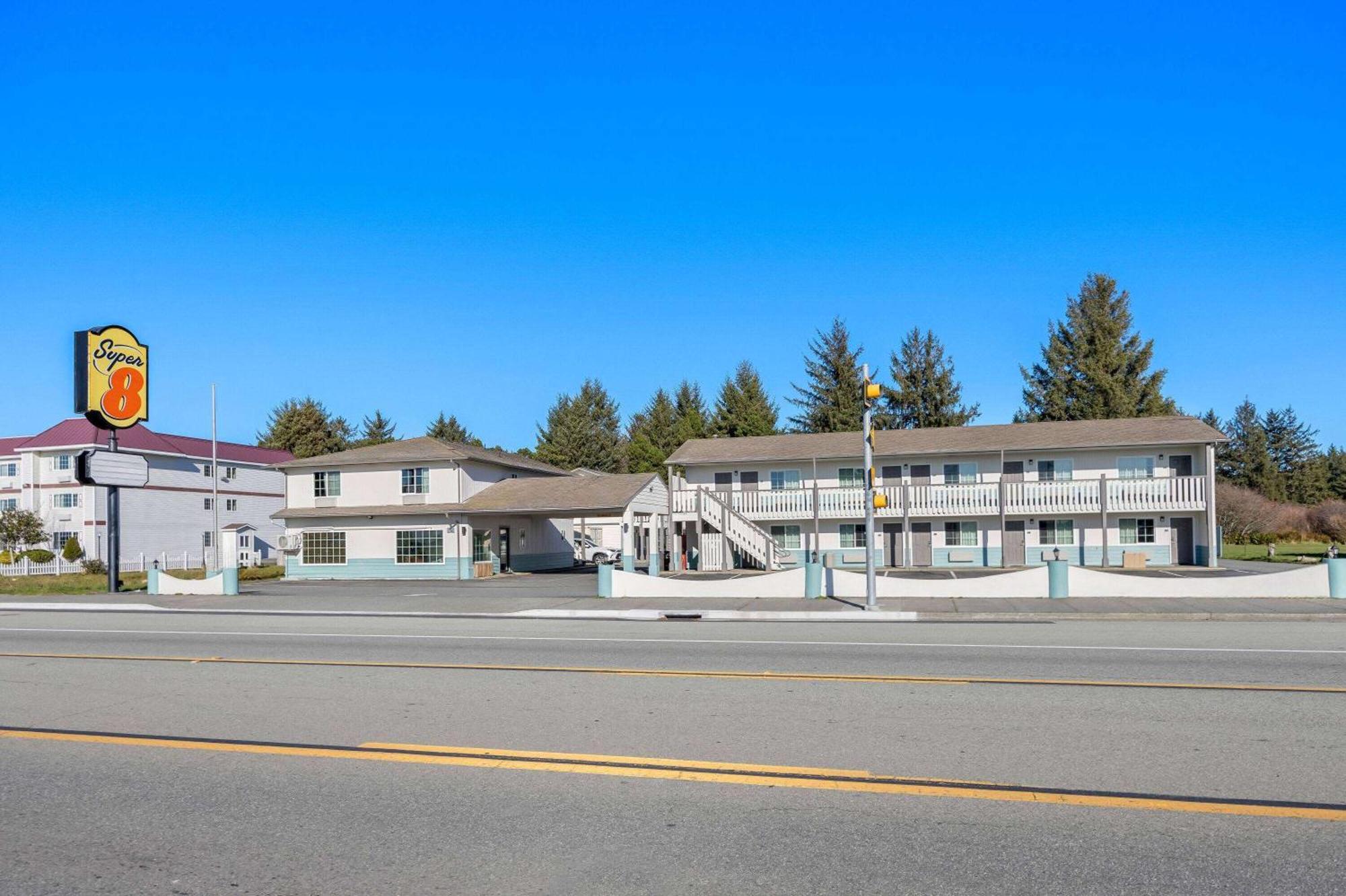 Super 8 By Wyndham Crescent City Bagian luar foto