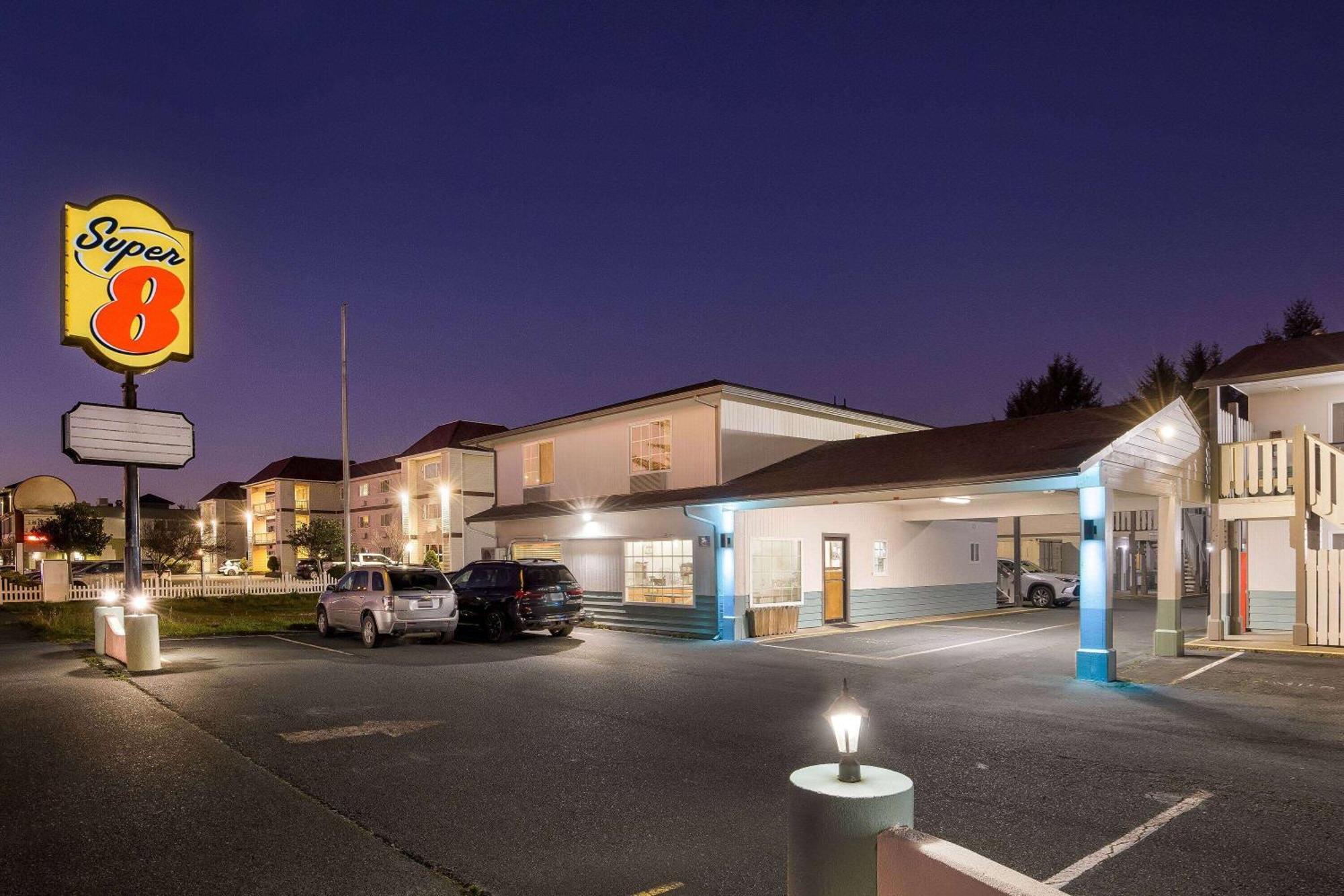 Super 8 By Wyndham Crescent City Bagian luar foto