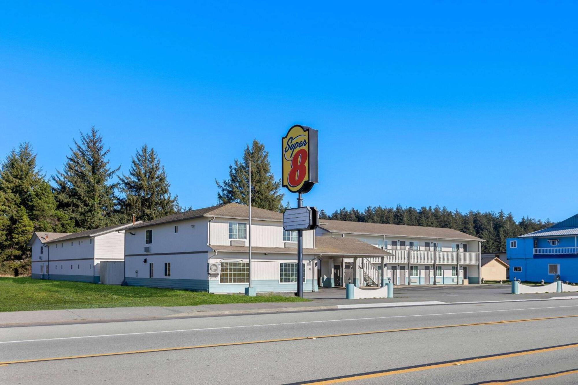 Super 8 By Wyndham Crescent City Bagian luar foto