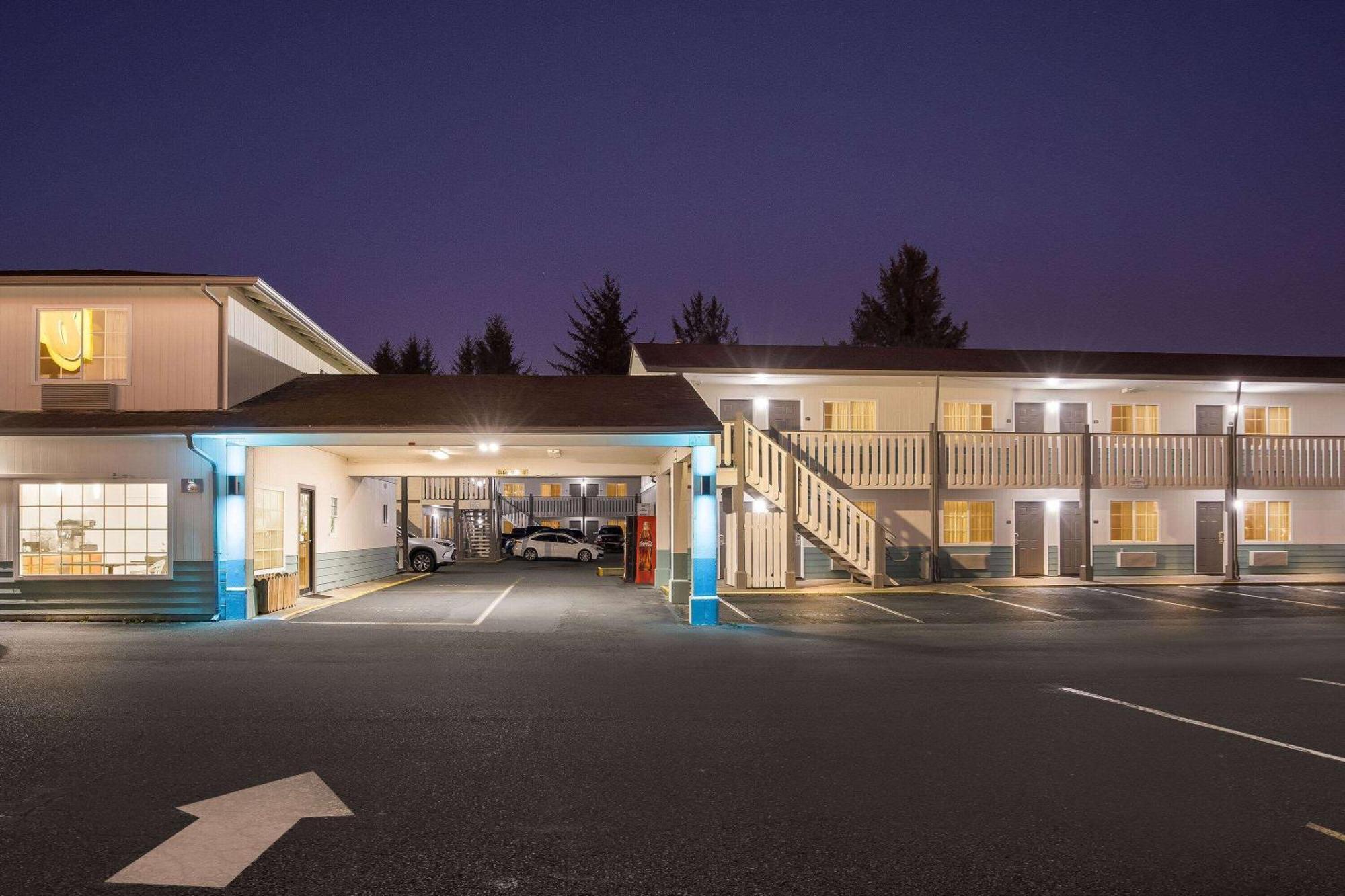 Super 8 By Wyndham Crescent City Bagian luar foto