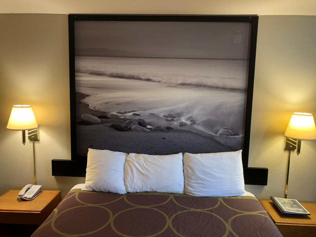 Super 8 By Wyndham Crescent City Bagian luar foto