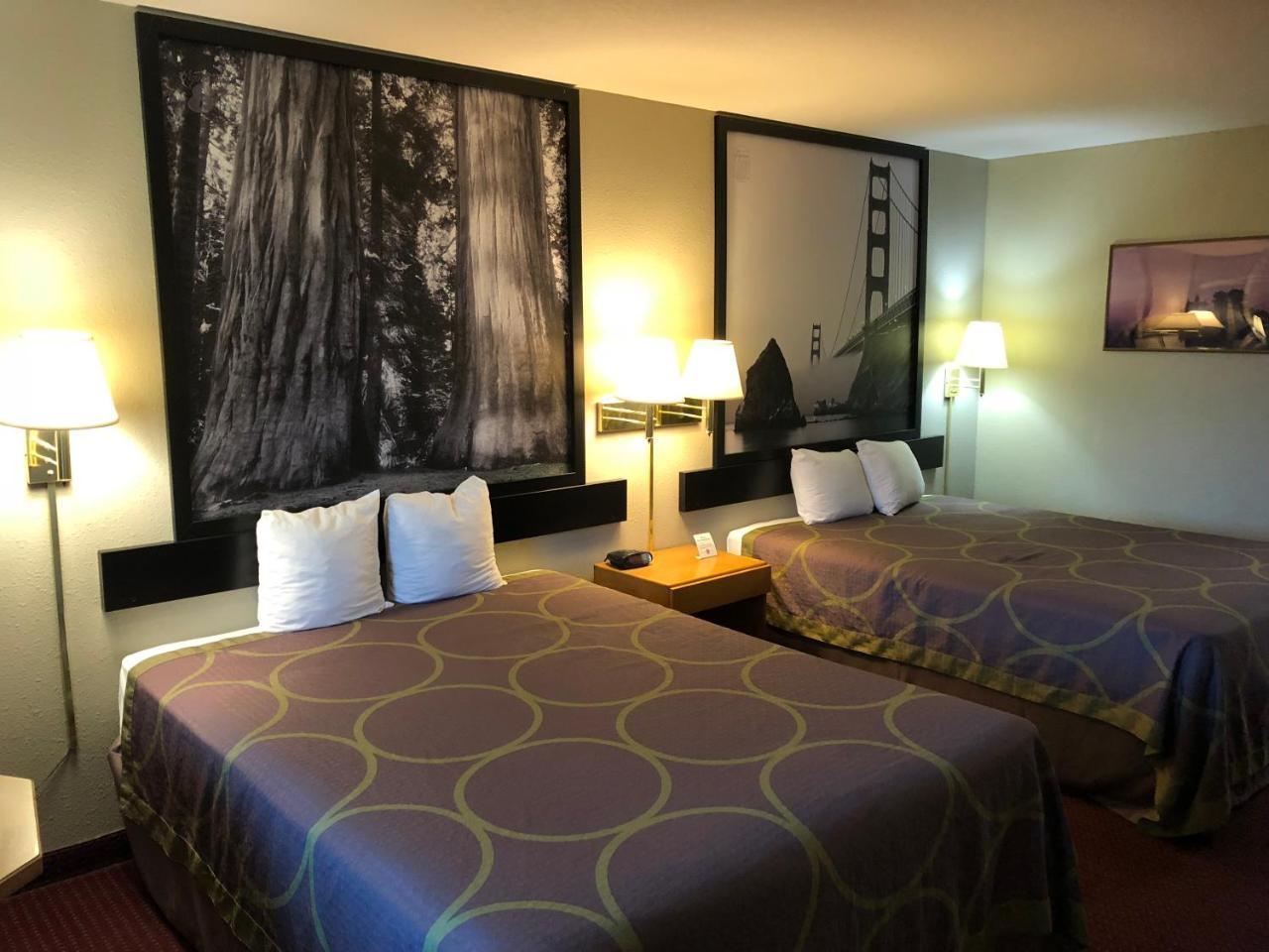 Super 8 By Wyndham Crescent City Bagian luar foto