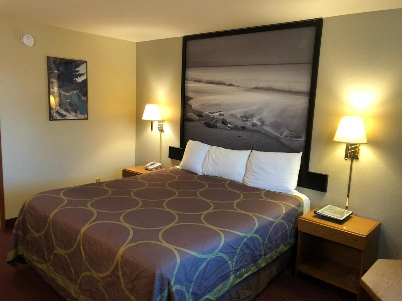 Super 8 By Wyndham Crescent City Bagian luar foto