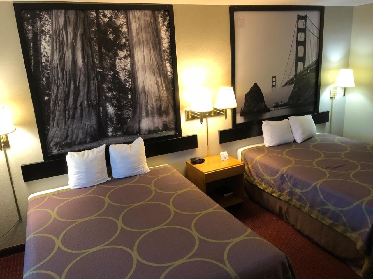 Super 8 By Wyndham Crescent City Bagian luar foto