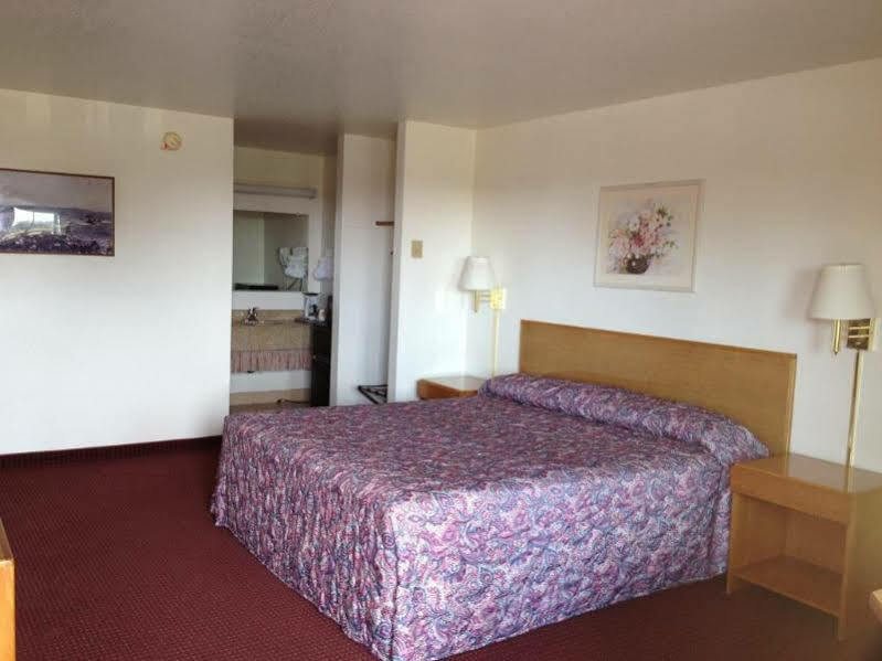 Super 8 By Wyndham Crescent City Bagian luar foto