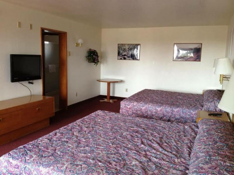 Super 8 By Wyndham Crescent City Bagian luar foto